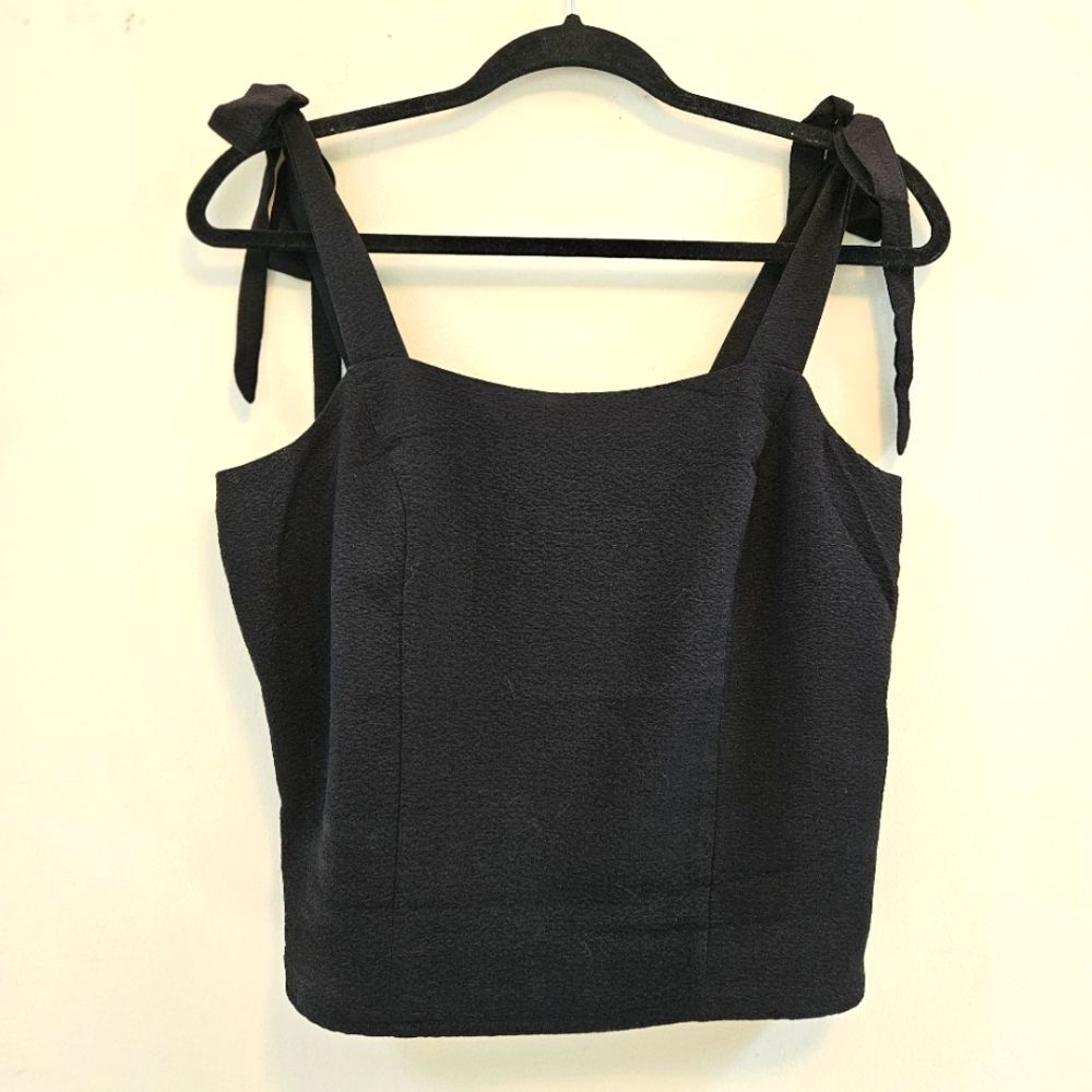 Old Navy Summer Top Women's Sz M Black Cropped Shoulder Tie Smocked Back